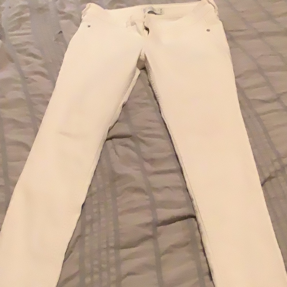White Abercrombie & Fitch jeans.